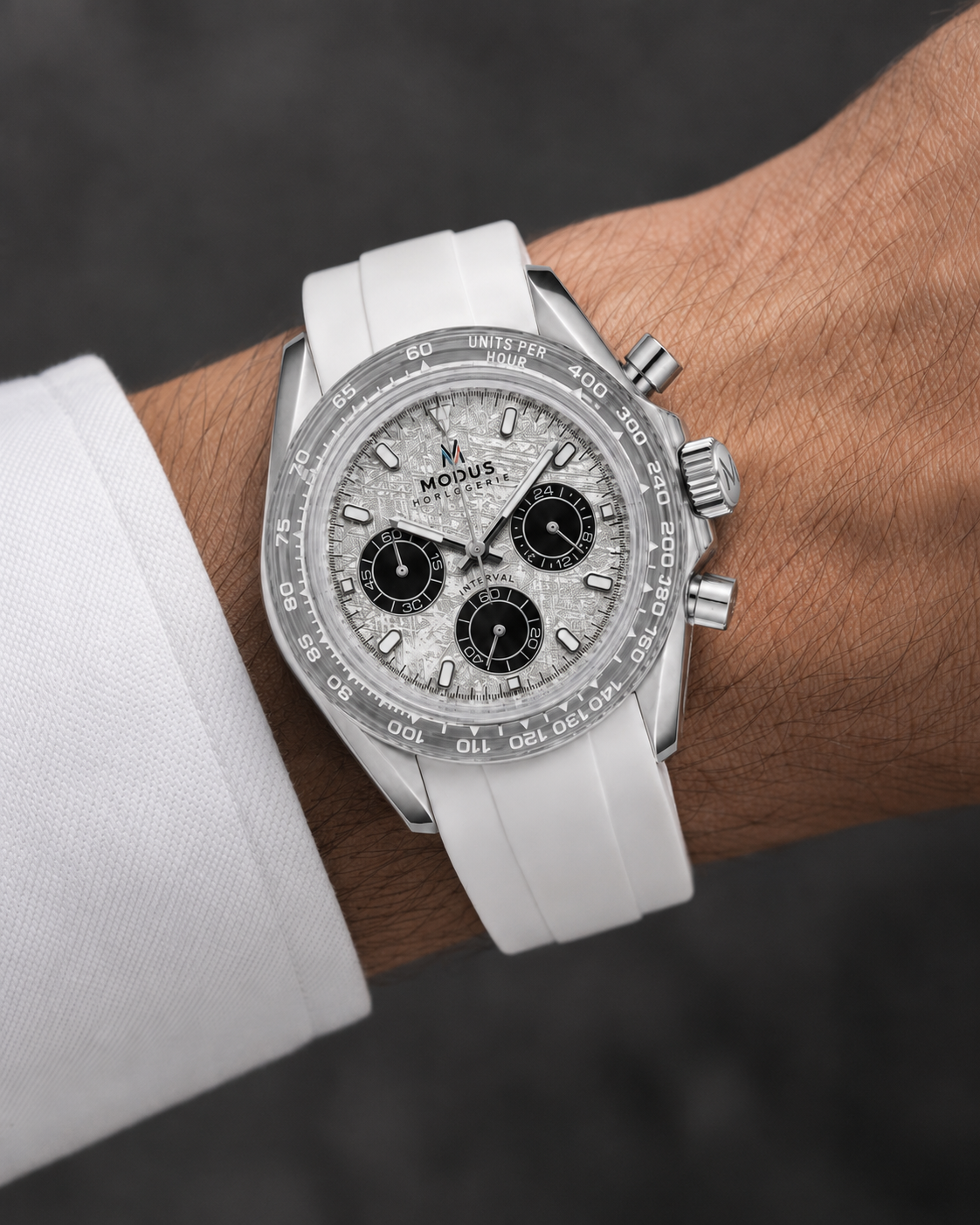 INTERVAL · Chronographe · Cadran météorite — portée au poignet