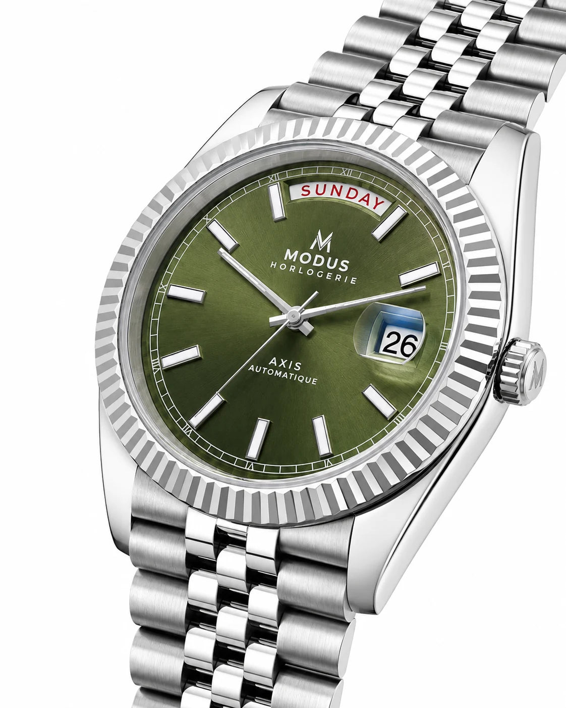 AXIS · Automatique · Olive — trois quarts, lunette cannelée et bracelet jubilé acier