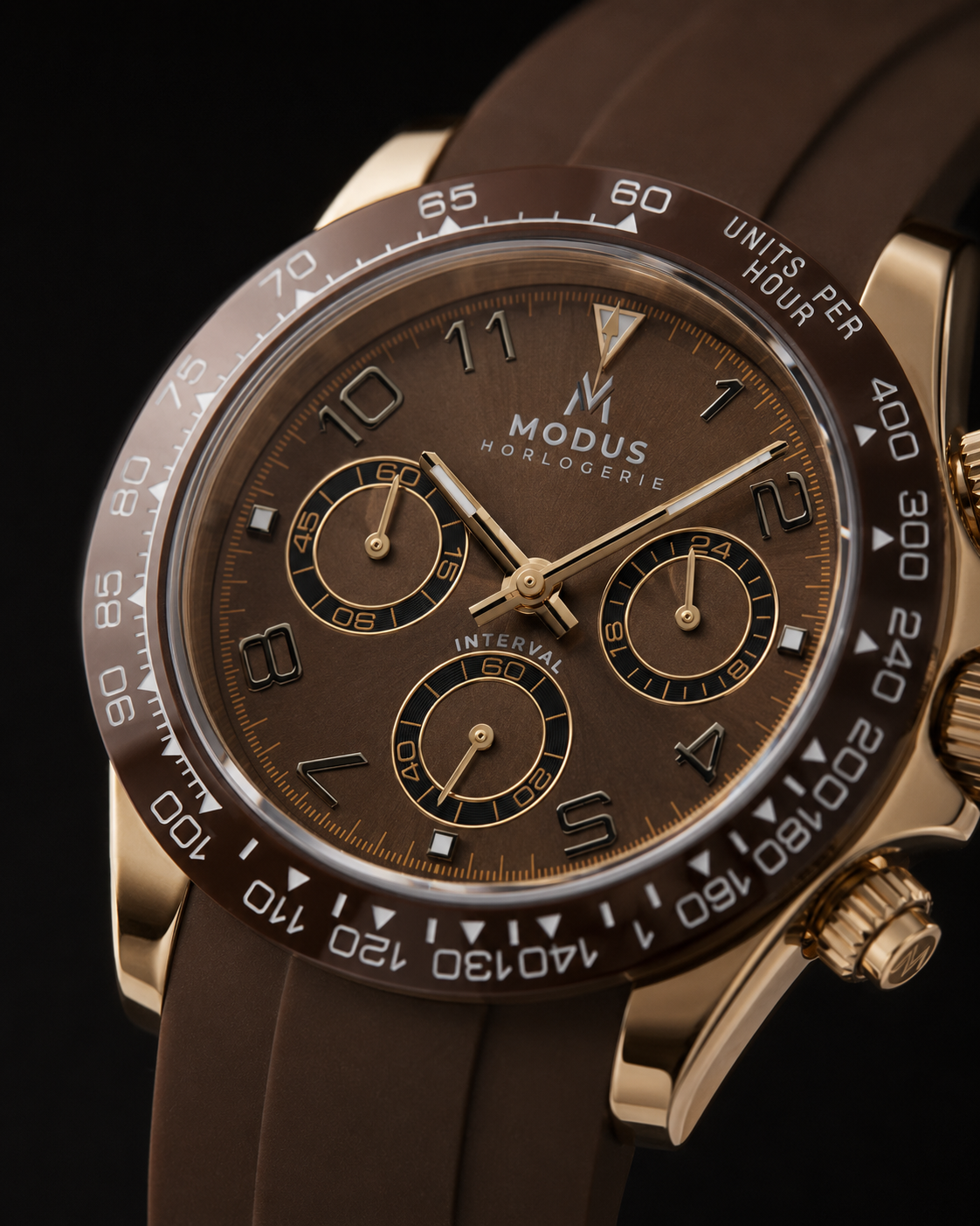 Chronographe Modus Interval Cognac, boîtier or rose et cadran brun, de trois quarts