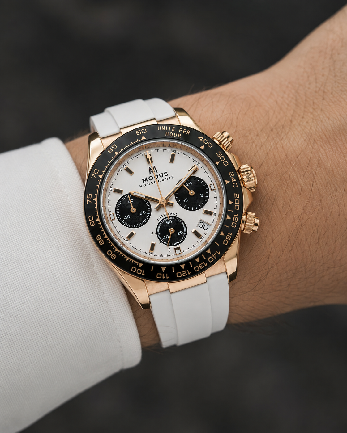 INTERVAL · Chronographe · Or rose & champagne — portée au poignet