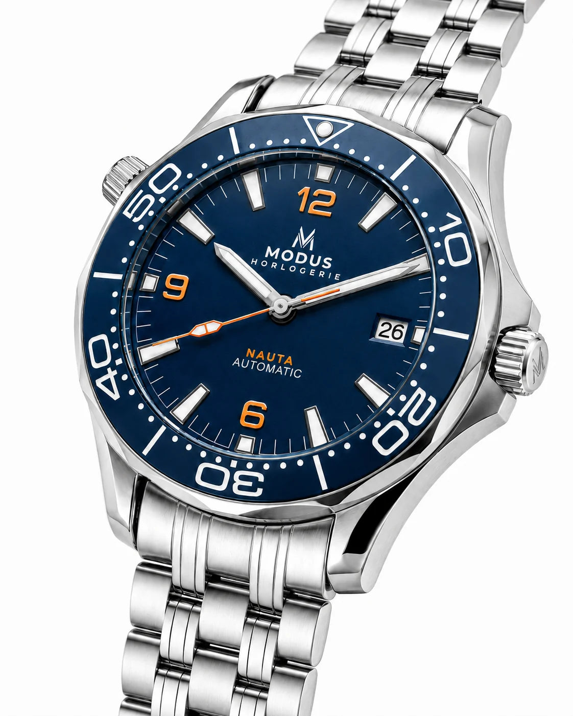 NAUTA · Automatique · Bleu — trois quarts, lunette de plongée bleue et bracelet acier